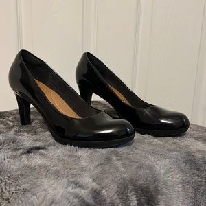 Black patent leather pumps